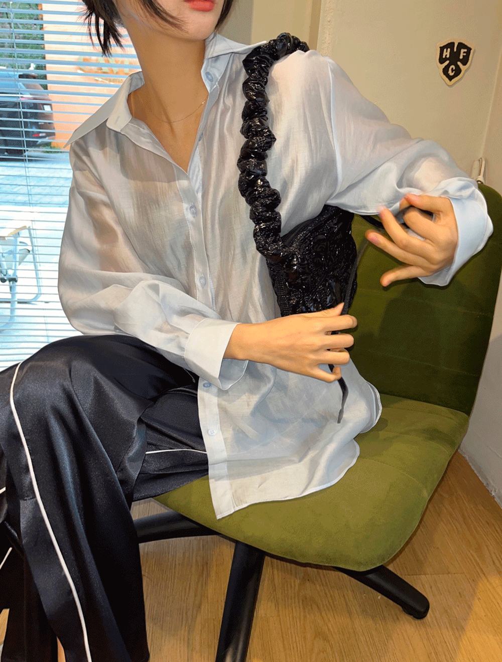 라이크 시스루 오버핏 뒷슬릿 셔츠 (3color)